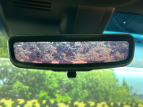 【アドバンスドルームミラー】後席の大きな荷物や同乗者で後方が確認しづらい時でも安心!カメラが撮影した車両後方の映像をルームミラー内に表示。クリアな視界で状況の確認が可能です!