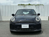 ご納車前には、MINIを熟知したメカニックによる100項目の点検・整備を行います。不具合箇所、交換時期に達している部品に関しましては、全て当社負担で交換してからのご納車となります。