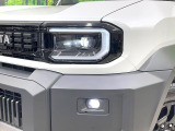【LEDヘッドライト】悪天候や夜間走行時も良好な視界を確保し安心して運転できる高輝度LEDヘッドライトを装備!点灯速度が早く、消費電力も抑えられています。
