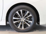 純正のアルミホイール装着車です。タイヤサイズは205/60R16です。