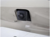 バックカメラが付いているので後方確認が非常にしやすいです。今や運転初心者も熟練者も必須装備!ついていて損はないですね♪