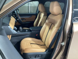 こちらのグレードには助手席にも運転席同様にパワーシートを装備しております!座面位置を上げれば視界も広がり開放感アップ!