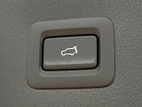 【パワーバックドア】スマートキーや運転席のボタンを押すだけでリアゲートが自動で開閉します!荷物を持っている時や、高い位置にあるバックドアを閉める際に便利な機能です♪