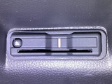 【ETC車載器】高速道路の料金所を、止まらずスムーズに通過。小銭を用意する手間も、窓を開けるわずらわしさもありません。遠出をグッと身近にしてくれる快適ドライブの必須アイテムです。