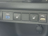 ★シートヒーター★運転席・助手席に装備!座面と背もたれを素早く温めます!★USB充電端子★スマートフォンやタブレットの充電ができるように!
