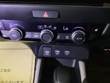 【オートエアコン】外気温や日差しに合わせて、賢く空調をコントロール。設定した温度をキープし続けてくれます。