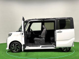 ☆ミラクルオープンドア☆ 驚くほど大開口!しかも両側スライドドア!乗り降りがしやすい、大きなも荷物の積み込めもラクラク♪ピラー内臓スライドドアで運転席側と同等の強度・剛性を確保しました。