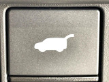 【パワーバックドア】スマートキーや運転席のボタンを押すだけでリアゲートが自動で開閉します!荷物を持っている時や、高い位置にあるバックドアを閉める際に便利な機能です♪