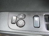 駐車時や狭い道でのすれ違い時に気を使うミラー。電動格納式ドアミラーはそんな時に便利です。