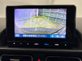 後退時に車両の後ろ側をモニター画面に表示します。車庫入れが苦手な人もこれで安心♪