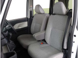 長時間の運転も疲れにくいフロントシート!体をしっかり支えてくれて運転がしやすい形状です!