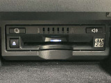高速道路で便利な【ETC2.0】を装備しています。光ビーコン搭載で渋滞情報などナビゲーションと連動することで機能も充実いたします。他、観光施設に立ち寄るための高速料金割引サービス等もございます。