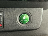 ★ECONスイッチ★ エコドライブを加速しよう!スイッチをONにすると、運転の仕方によるロスを抑え込み燃費をよくするようクルマが頑張ります(*^ー^*)燃費向上にチャレンジ♪