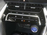 【オートエアコン】車内温度を感知して自動で温度調整をしてくれるのでいつでも快適な車内空間を創り上げます!どの席に座っても快適なドライブが楽しめます♪