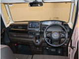 オシャレなインテリアで運転する気分も盛り上がりますよね^^