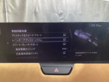 カメラが車線を認識してはみ出しそうになるとステアリングアシストが介入するレーン・キープ・アシストシステムを装備しております。お好みで作動・非作動の設定も可能です。