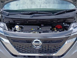 納車以降、お車のメンテナンスは自宅近所の日産サービス拠点にて承ります。専門の教育を受けたサービスフロント&メカニックが無料1ヶ月点検から法定/車検整備、万一の故障・不具合の修理まで全て担当いたします。