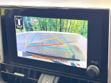 【バックカメラ】駐車時に後方がリアルタイム映像で確認できます。大型商業施設や立体駐車場での駐車時や、夜間のバック時に大活躍!運転スキルに関わらず、今や必須となった装備のひとつです!