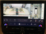 車庫入れの苦手な方にバック時のサポートバックモニター、パノラミックビューモニター付き。※カメラが映し出す範囲は限られています。必ず車両周辺の安全を直接確認してください。