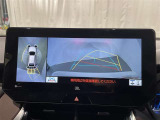 【パノラミックビューモニター】専用のカメラにより、上から見下ろしたような視点で360度車の周囲を確認することができます。