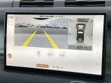 ■苦手な人が多い駐車場での車庫入れや狭い道でも大丈夫です/クルマの前後左右にカメラを設置してモニターで表示してくれるため、運転席から見えにくい場所を映し出してドライブをサポートします!