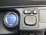 エンジンスタートスイッチです。キーが車内にあれば、エンジンの始動や停止はスイッチを押すだけ!キーを取り出す手間を省き、ワンプッシュで操作できるので簡単でスムーズです。