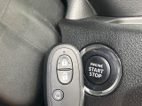 【キーレススタートシステム】カバンやポケットに入れたままでもドアの施錠・解錠が可能なスマートキーを装備。エンジンのオン・オフ時もカギを取り出す必要が無いからとっても便利です♪