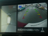 ☆全周囲カメラが駐車をアシスト☆4つの高解像度カメラで車の周囲を撮影!見えにくい死角の駐停車も驚く程に楽々です。バックカメラは、車庫入れの時は勿論、後方の安全確認もできて安心です♪