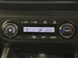 【オートエアコン】お好みの温度設定を行うことで、昼夜問わず寒暖差の大きい時期にも自動で風量を調整。快適なドライブを楽しめます。