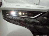 LEDヘッドライトです。デザイン性がよくとても明るいので、夜間の走行や悪天候でも安心です。しかも長寿命!