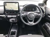 シンプルで使いやすいコクピット。視界性もよく運転しやすいですよ。スイッチ類も使いやすい場所に配置されています。