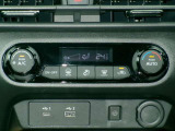 快適オートエアコン付♪設定温度をキープし車内を快適な温度に保ちます♪