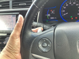 マニュアル車のような感覚で、ワインディングロードでも車を操れるパドルシフト付きです。長い下り坂でのエンジンブレーキや、高速道路の合流の際の加速も思いのままに操ることができ楽しめます