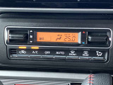 車内快適オートエアコン。物理スイッチで操作性も良好です