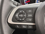 運転中、オーディオの操作をしてて、ハッとしたことはありませんか?ステアリングスイッチは、運転中でもハンドルでオーディオの操作が可能です。安全なドライブをサポートします。