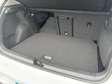 後席の背もたれを倒せばさらに広大なスペースが確保できます。