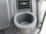 小物入れにもなるドリンクホルダーが運転席側にもあります