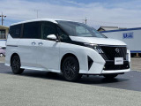 エマージェンシーブレーキ(衝突被害軽減ブレーキ)、フロントカメラが車両や歩行者を検知し警告音と共に衝突回避、軽減をアシストしてくれます。