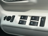 運転席窓操作部スイッチの画像です。