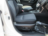 運転席パワーシート 微妙な調節をするならパワーシートじゃないといけませんね。アナタ好みにフィットします!