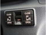 両側パワースライドドア付きだから、狭い駐車スペースなどでの 乗り降りラクラク!小さなお子さまのいるご家庭には嬉しい装備。
