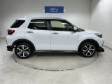 優れた走行性能に加え、様々なライフスタイルに合った使い方を可能にするSUV♪