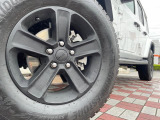●純正18インチアルミホイール:輸入車ならではの卓越した走りを支えるホイールと足回りです!日本車の走りに慣れている方にもぜひ体感して頂きたいほど、高いレベルでまとまっています!