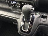 操作性の良いシフトレバー