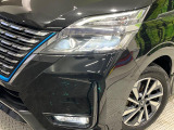 【LEDヘッドライト】悪天候や夜間走行時も良好な視界を確保し安心して運転できる高輝度LEDヘッドライトを装備!点灯速度が早く、消費電力も抑えられています。