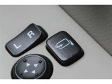 電動格納ミラー! スイッチひとつでミラーを畳めます。