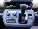 オートエアコン・シートヒーター(運転席・助手席)・電動パーキングブレーキ