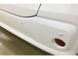 コーナーセンサーを車の前後に装備。障害物までの距離に応じて警告音を変えてお知らせ。縦列駐車時や駐車場・車庫などでの取り回しをサポートします。詳細は販売店スタッフまでおたずねください。