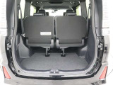 3列目を跳ね上げれば、広大な荷室が出現します!奥様の家具またはお子さんの自転車などをお店で買ってそのまま持って帰れるますよ!