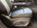 フロント8ウェイパワーシートで運転席はメモリー機能付きです!